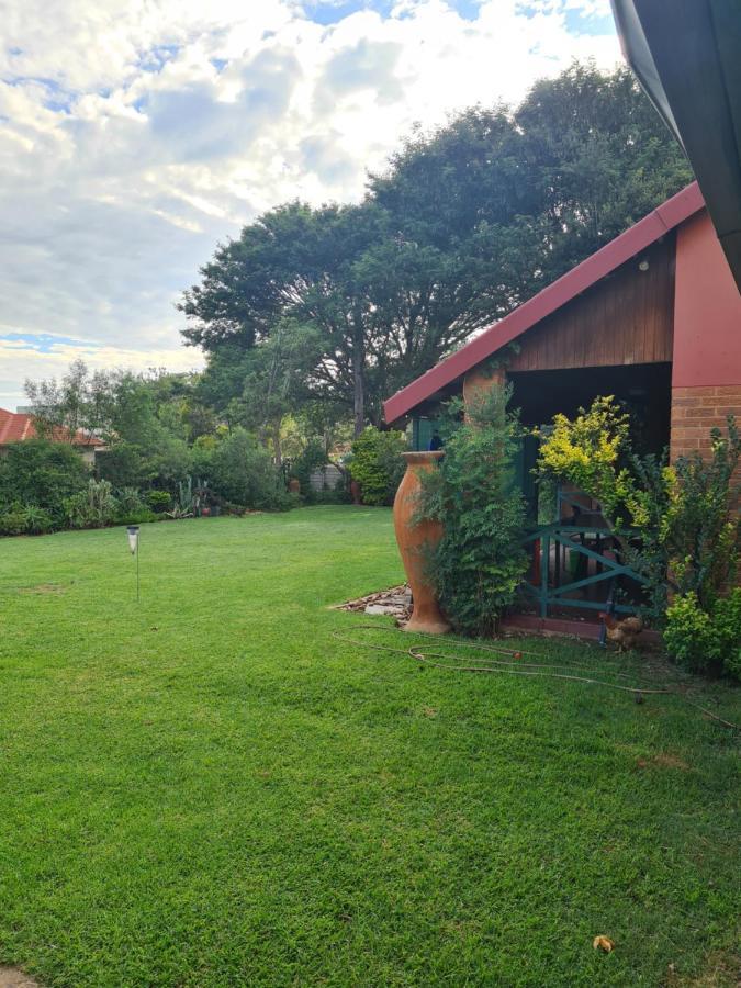 Hotel The Old Cabin Cullinan Exterior foto